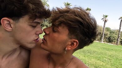 Best way to meet new friends is on your knees!